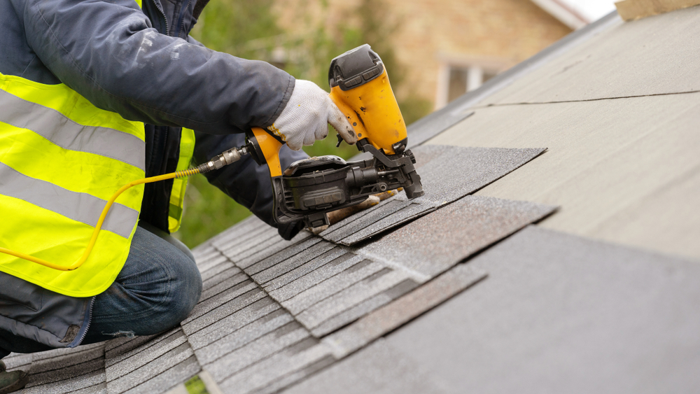 Installation d'une toiture en shingle